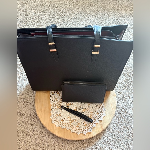 - Boutique NWT Vegan Leather Shoulder Bag & - Picture 2 of 11